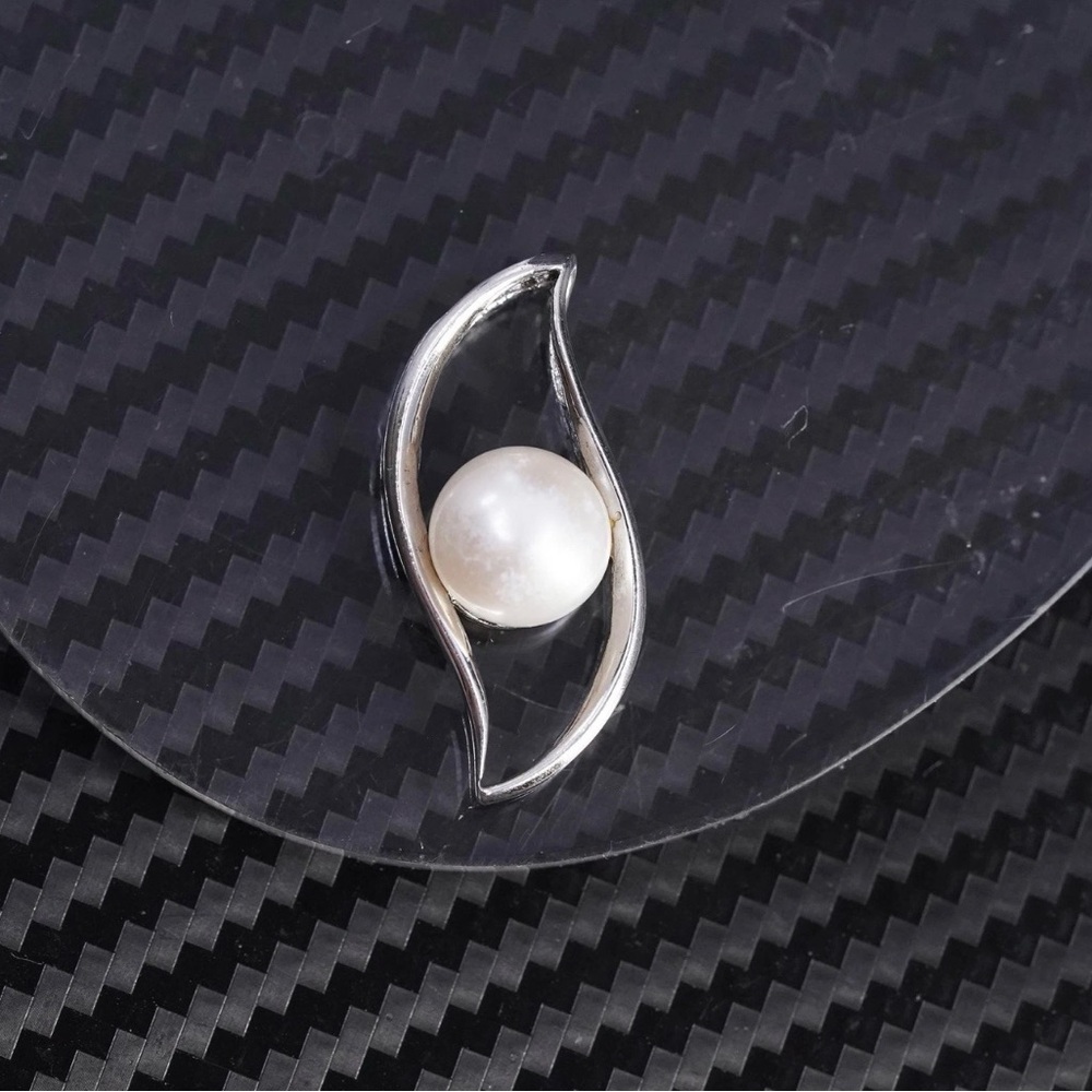 Sterling Silver 925 Pendant With White Pearl Centerpiece VNT Necklace Jewelry